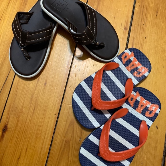 gap boys flip flops